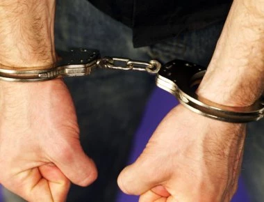Μεταγωγή στις φυλακές της Τρίπολης και της Θήβας για το ζευγάρι από τη Λέρο που κακοποιούσε σεξουαλικά τα παιδιά του